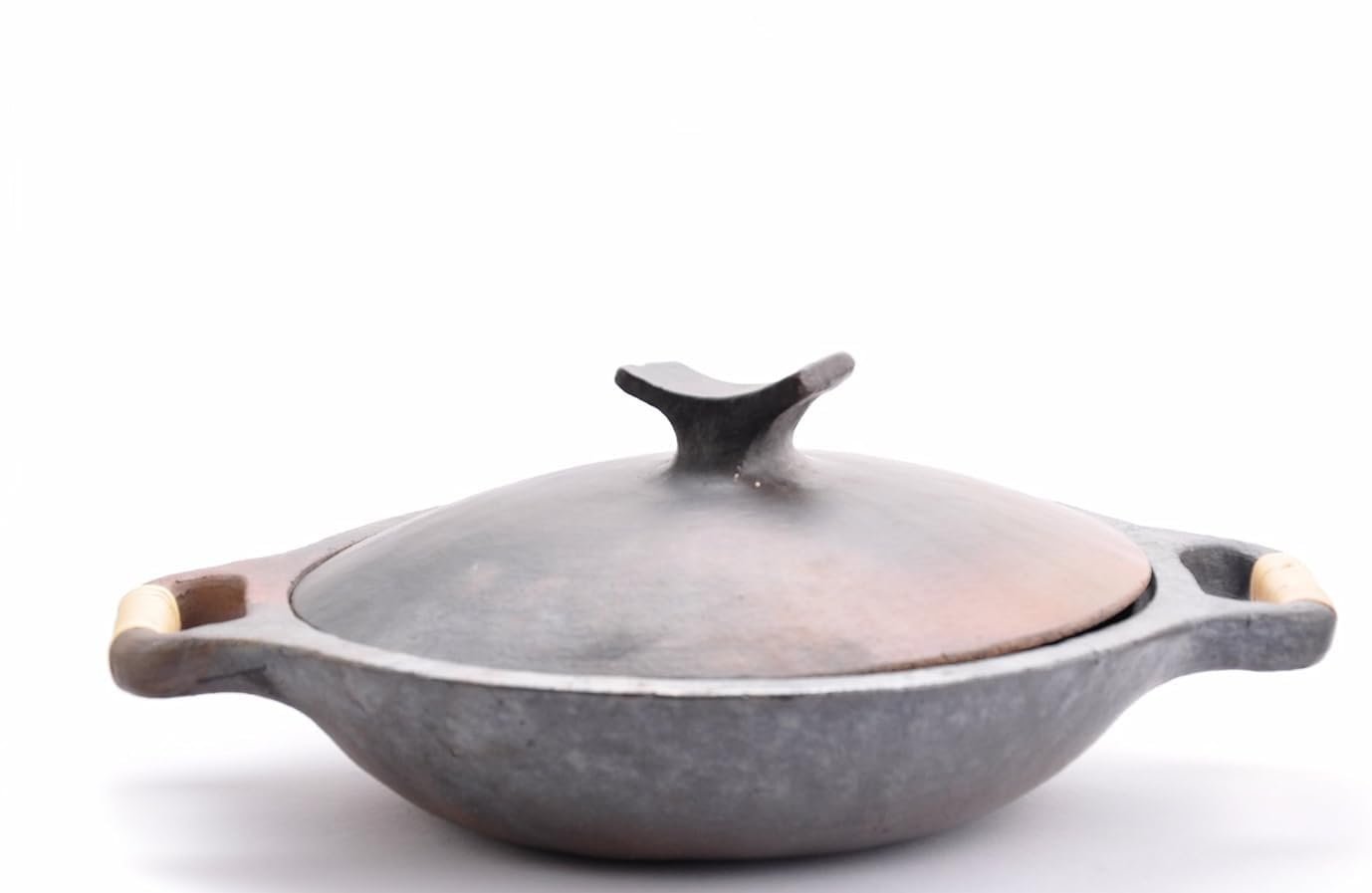 Zishta Handmade Manipur Black Pottery | Longpi Clay Kadai for Cooking | Cooking Pot / Kadai /Chatti With Lid | Clay Pottery Mud Kadai/Earthen Handi for Cooking and Serving (Size: Medium, Dia: 20.3cm(27.9cm with handles), Cap: 1.0L, Depth: 5.1cm, Weight: 1