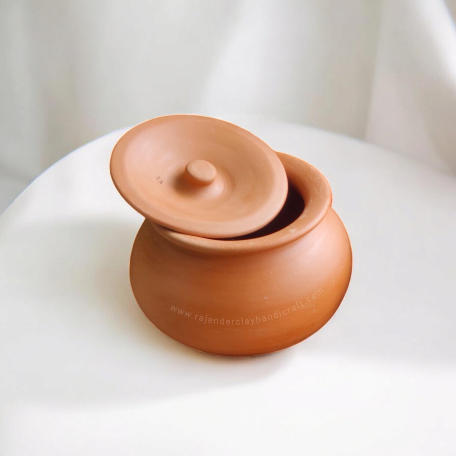 Handmade Terracotta Clay Pot with Lid - Natural Earthen Cookware for Traditional Cooking and Storing - Eco-Friendly and Healthy (5 Liter)